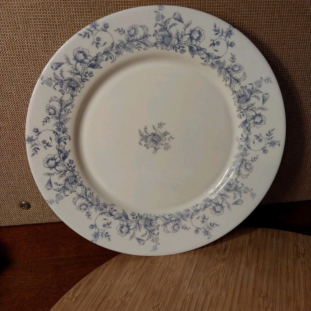 Vintage Arcopal France White Milk-Glass Dinner Plates Gleenwood Blue Floral 4/pc